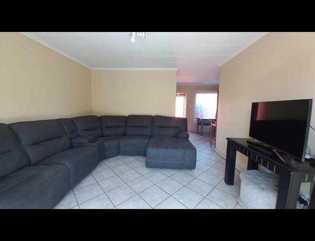 2 BEDROOM PROPERTY TO RENT IN ROOIHUISKRAAL NORTH